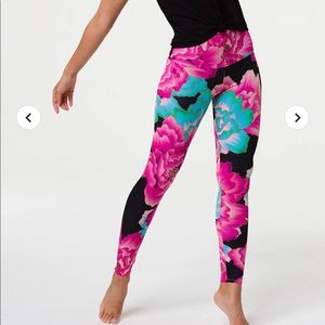 Onzie floral leggings. Never worn